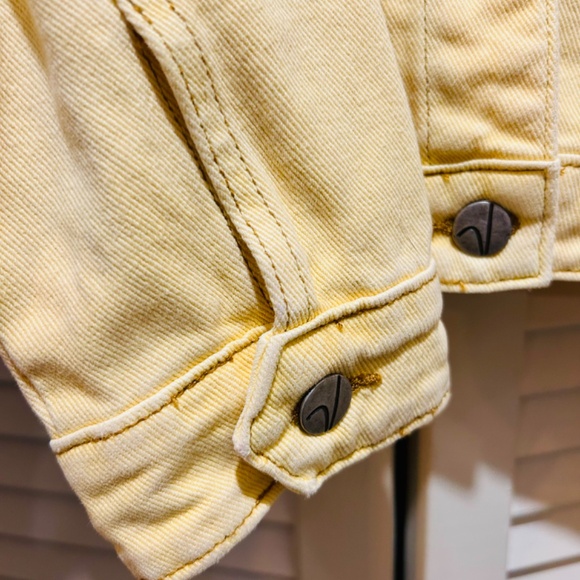 NWT Vigoss Cropped Pale Yellow Jean Trucker Denim Jacket - Picture 7 of 7
